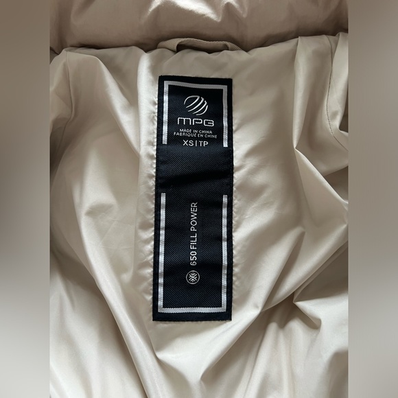 Short down jacket Invigorate Oversized RDS Down Puffer with Stowaway Hood - Picture 5 of 9